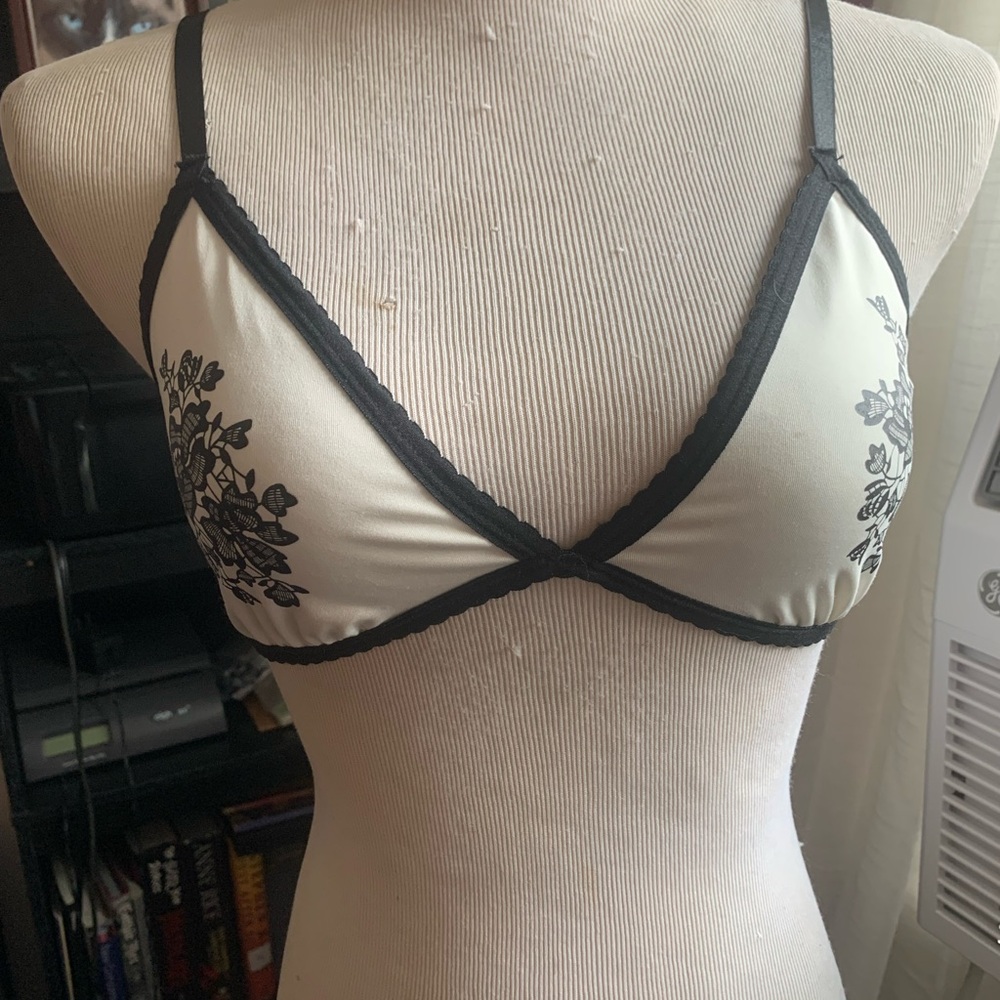 Elegant Black and Cream Floral Bra